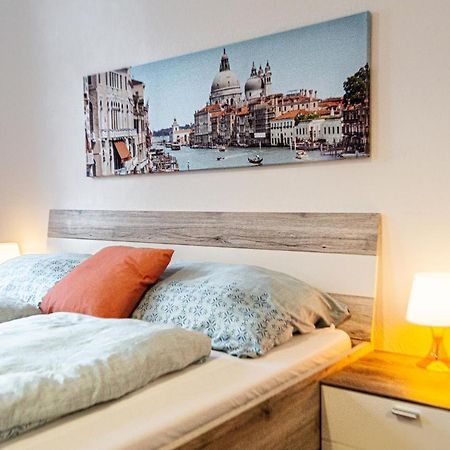 Comfy 2Br- Apartment Near Wiener Stadthalle Buitenkant foto