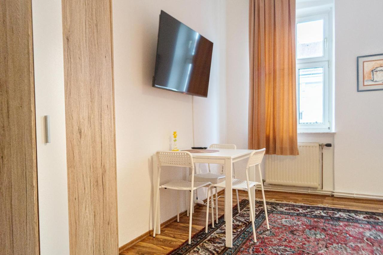 Comfy 2Br- Apartment Near Wiener Stadthalle Buitenkant foto