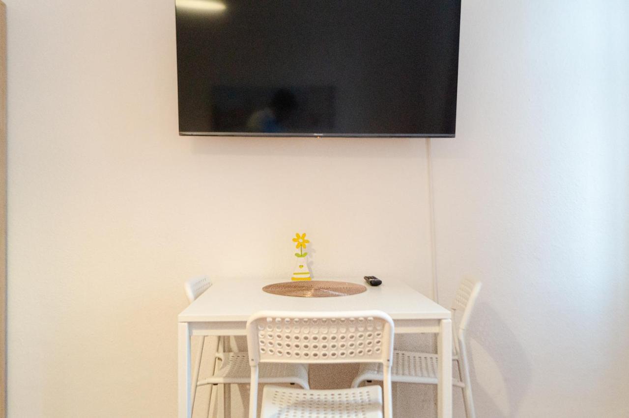 Comfy 2Br- Apartment Near Wiener Stadthalle Buitenkant foto