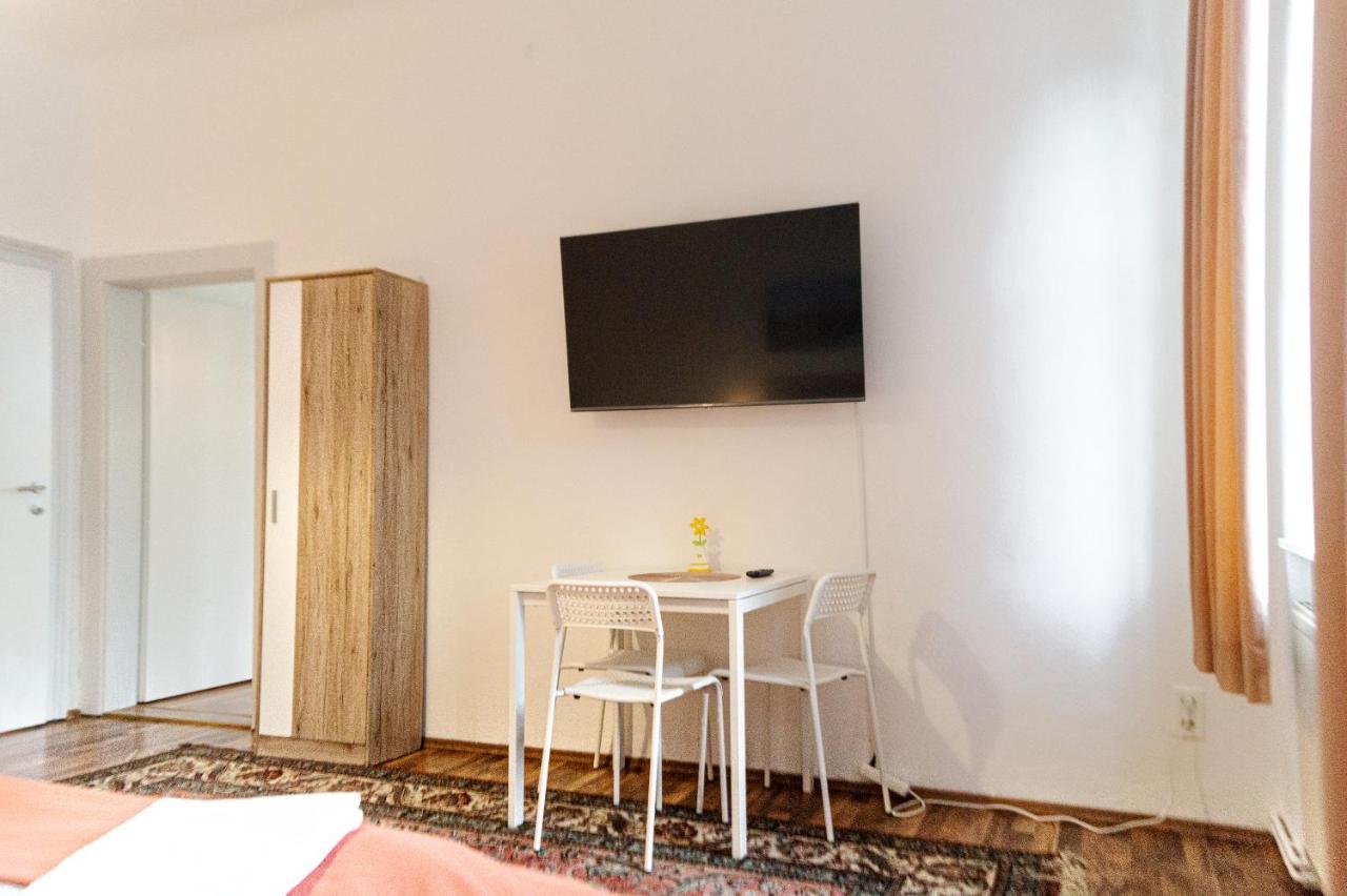 Comfy 2Br- Apartment Near Wiener Stadthalle Buitenkant foto